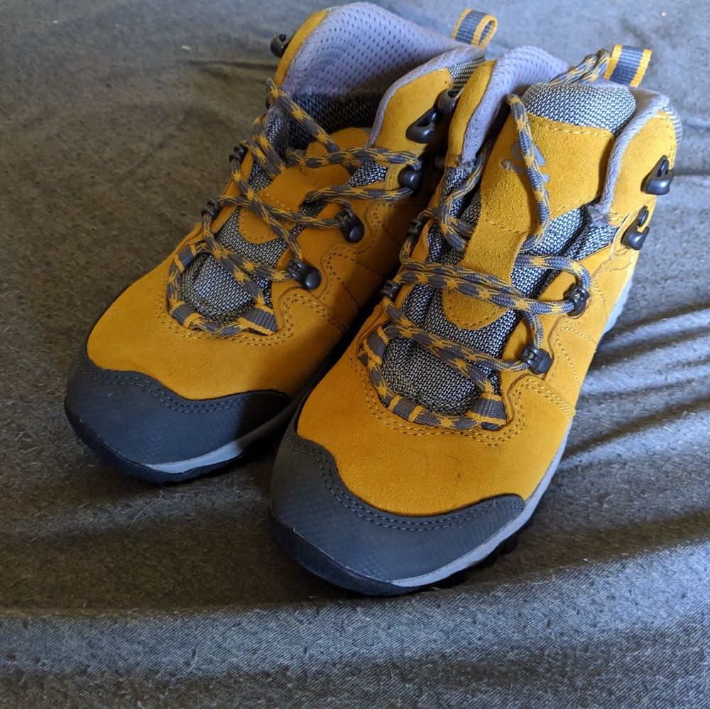 SALE Brand New Clorts Hiking Sneakers